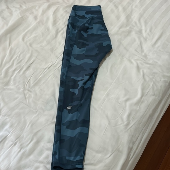 Navy blue camo Fabletics leggings - Picture 7 of 10